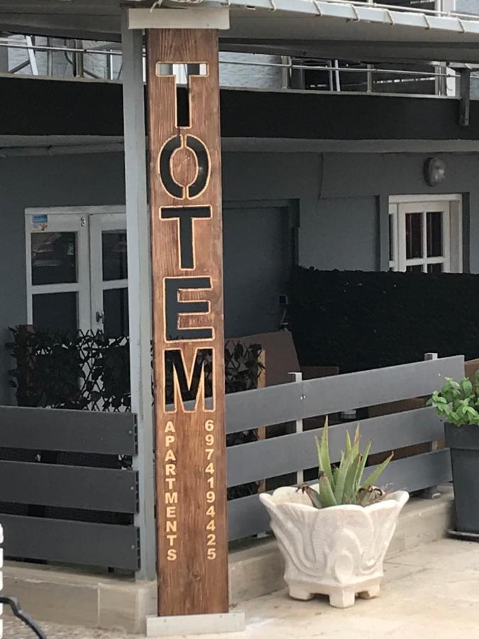 Totem Apartments Nea Plagia Esterno foto